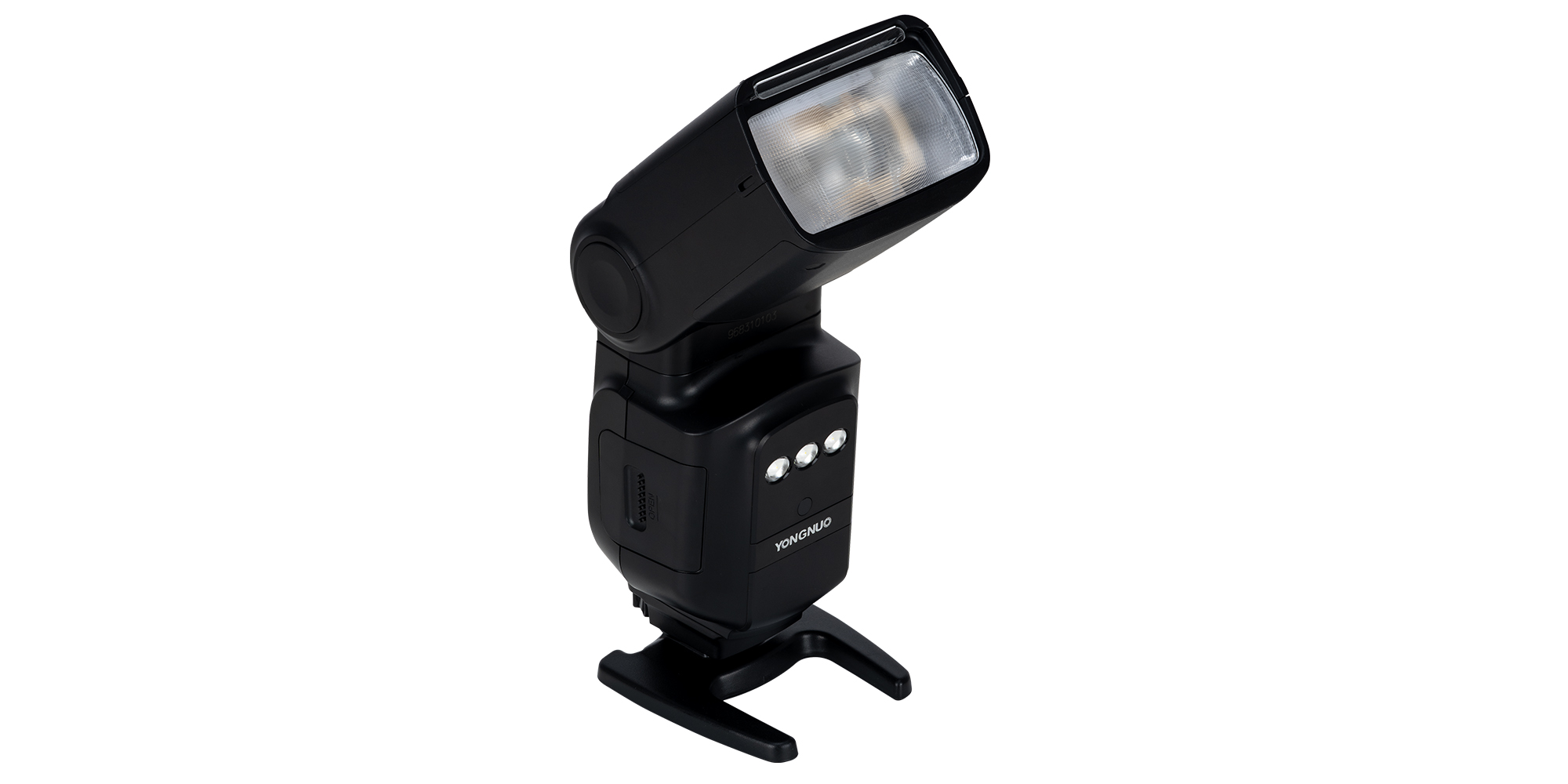 Lampa błyskowa Yongnuo YN968EX-RT III do Canon na białym tle ustawiona pod kątem 45 stopni