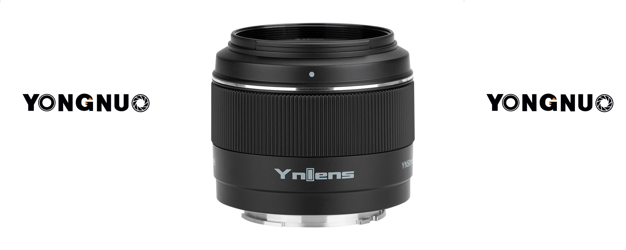 Obiektyw Yongnuo YN 50 mm f/1,8 do Sony E widok na logo YNlens i pierścień ostrości