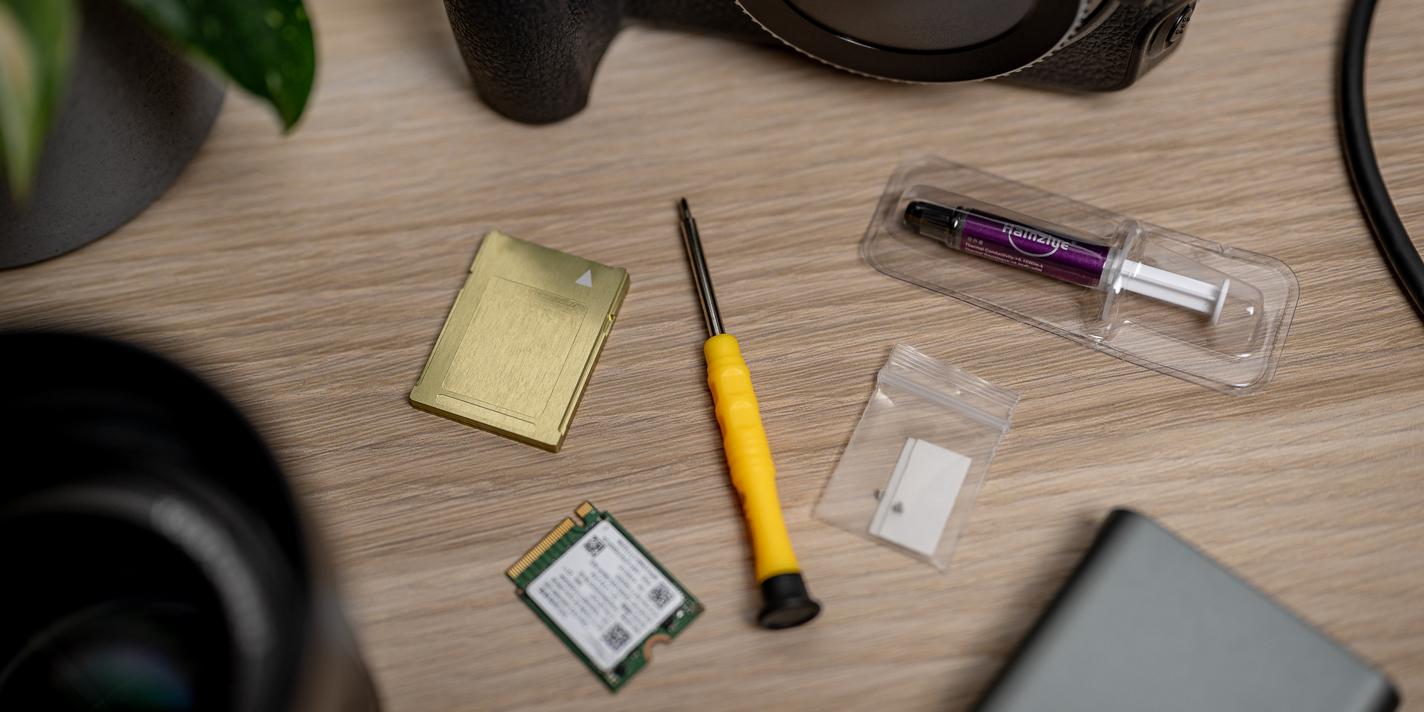 Zitay CS11 Memory Card Adapter - CFexpress Type B / M.2 NVMe SSD